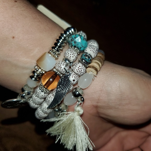 NWT white/ ivory multi strand bracelet - Picture 1 of 3